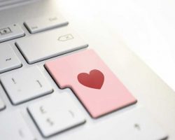 Dating online, le regole per farlo in sicurezza durante il lockdown